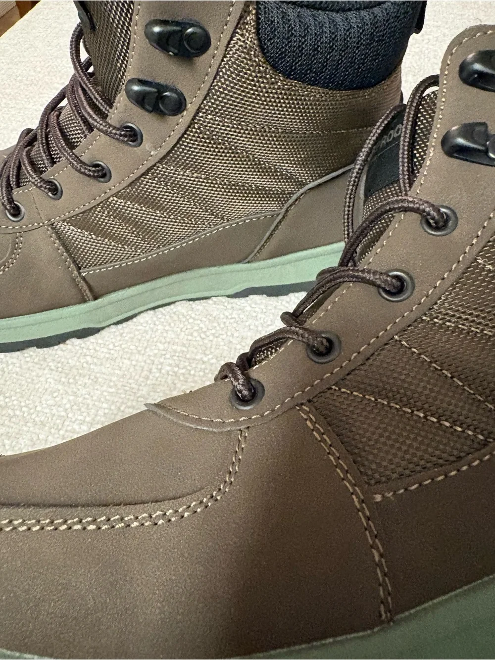 Weatherproof sturdy lace
